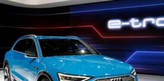 внедорожник Audi e-tron